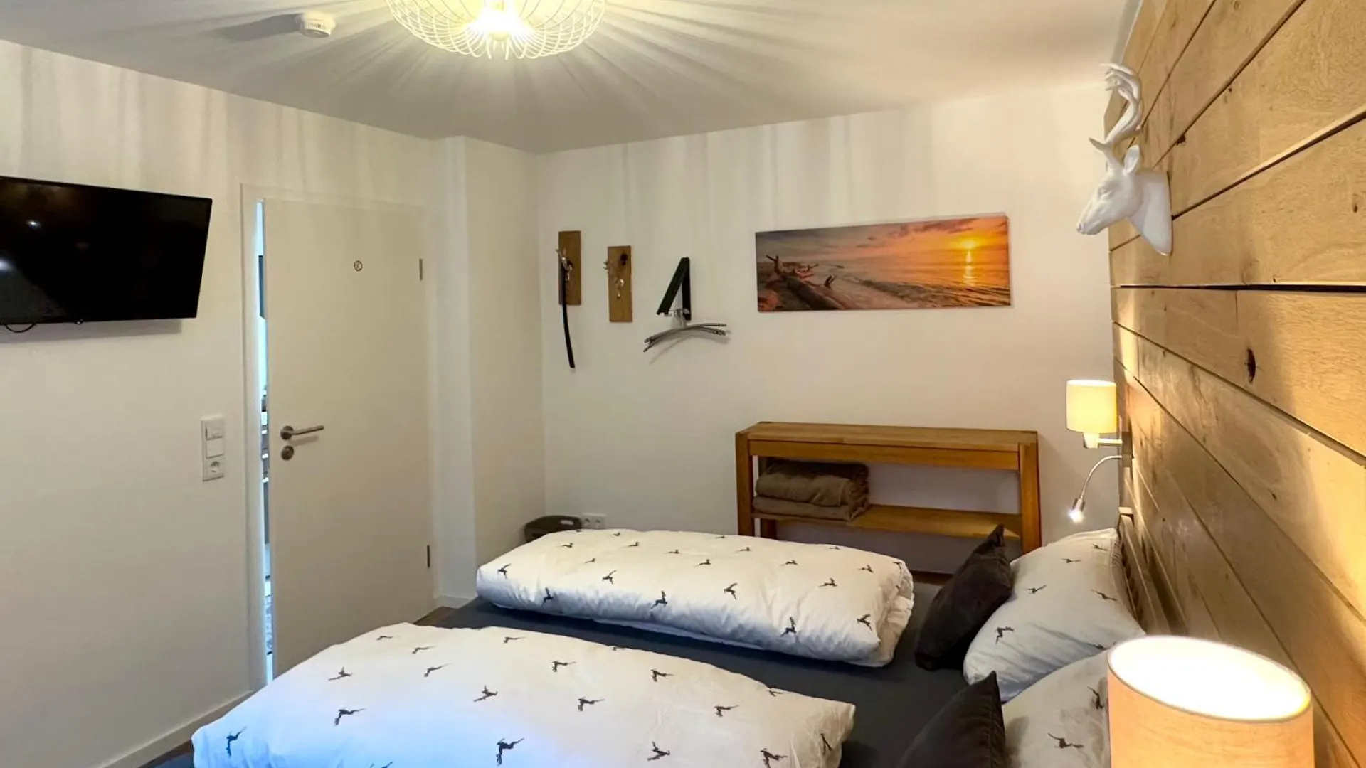 Homestay Hirschzimmer & Strandzimmer Utting am Ammersee